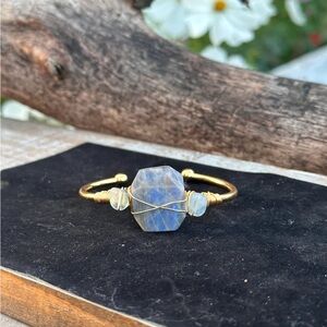 Blue Moon Stone: Intuition & New Beginnings